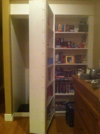 Illustration for article titled DUDE FINDS A RECENTLY USED SECRET ROOM IN HIS HOME